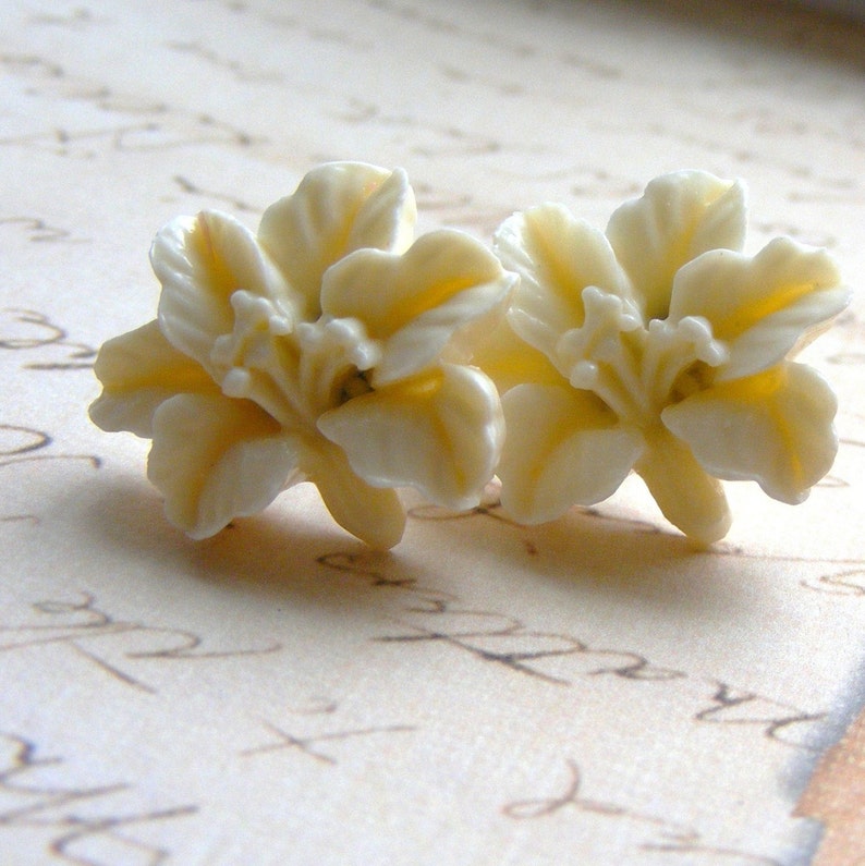 Lily flower stud earrings Cream Flower Jewelry for Spring Affordable Bridesmaid Earrings image 3