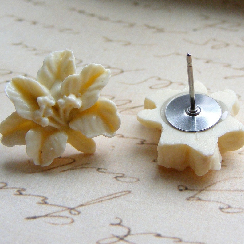 Lily flower stud earrings Cream Flower Jewelry for Spring Affordable Bridesmaid Earrings image 2