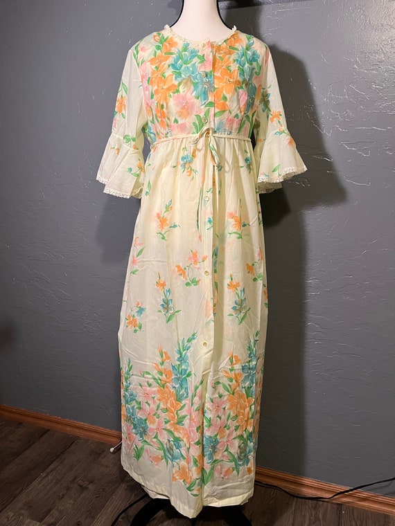 Lovely Floral Pattern Deena Brand Nightgown and Pe