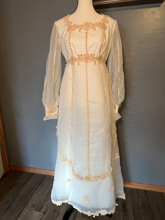 Darling Vintage Floral Wedding Gown and Veil