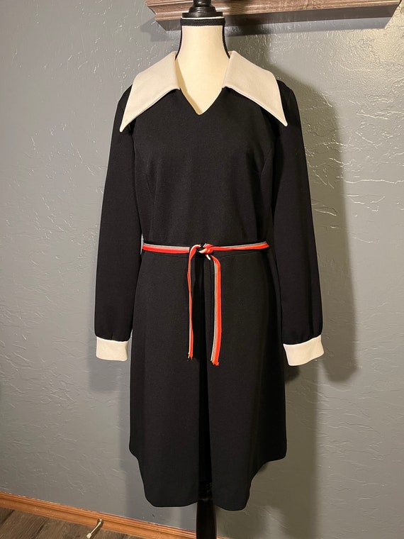 Black Vintage Polyester Dress with Large Wide Lape