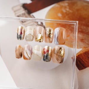 Hand-Painted Sfumato Brown Press On Nails, Short Almond Press On Nails, Elegant Press On Nails, Imitation Acrylic Nails, Reusable Nails