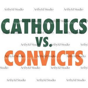 Puede incluir: Un diseño gráfico con las palabras "Catholics" en verde oscuro encima de "Vs." y la palabra "Convicts" en naranja. Las palabras están centradas sobre un fondo blanco.