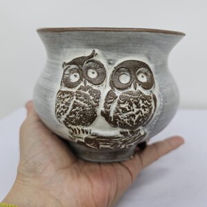 Ręcznie robiona ceramiczna doniczka w kształcie sowy, miniaturowa, z motywem zwierząt, mała, artystyczna ceramika, jedyna w swoim rodzaju
