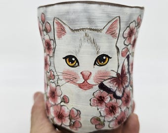 Taza de cerámica pintada a mano con diseño de gato, flor de cerezo y mariposa, taza de cerámica de estudio.