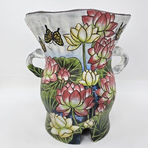 Vaso in ceramica a forma di loto dipinto a mano, vaso alto con piedini, vaso decorativo floreale.