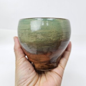 Maceta de cerámica hecha a mano, degradado verde y marrón brillante, maceta pequeña, decoración para el hogar con suculentas y cactus.