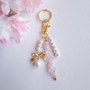 Llavero personalizado de cuarzo rosa, llavero con nombre curativo, dije para bolso de mujer, llavero personalizado de agua dulce, llavero para monedero o billetera.