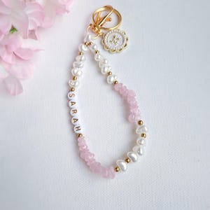 Llavero de cuarzo rosa personalizado, llavero personalizado con piedras preciosas, dije para bolso curativo, dije para bolso, dije para billetera, llavero de coche, regalo para dama de honor