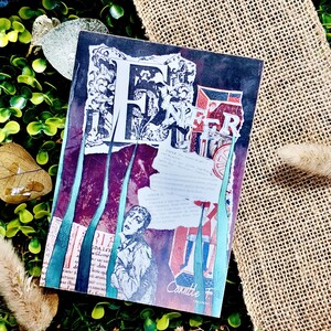 Peut inclure: Une œuvre d'art de collage d'esthétique vintage. L'œuvre incorpore des éléments de papier déchiré, une grande lettre "F" et une illustration vieillie d'une personne. La palette de couleurs comprend des tons bordeaux, sarcelle et crème. Le texte "Canutle Creations" est visible.