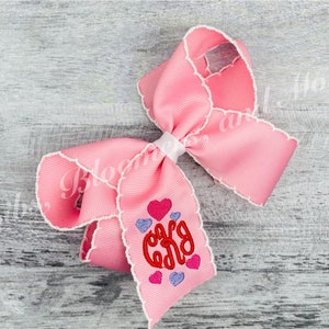 Lazo para el cabello con monograma de corazones de San Valentín