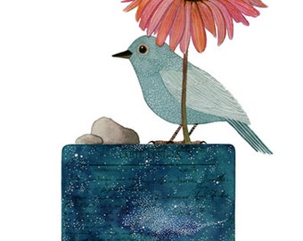 Könnte beinhalten: Aquarellillustration eines hellblauen Vogels, der auf einer dunkelblauen Kiste mit Sternennacht-Design sitzt. Eine große rosa-braune Blume spendet Schatten. Zwei kleine graue Steine liegen auf der Kiste. Die Kiste hat Text.