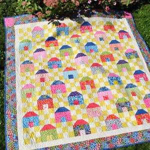 PDF Quilt Pattern Easy and FUN... Jelly Roll, Layer Cake or Fat Quarter Friendly, Lazy Days