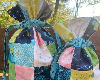 PATRÓN de bolsa con cordón de patchwork en PDF, Mini charm y scrapbooking amigable, Mini Charm Drawstring Bag