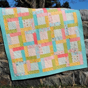 PDF Quilt PATTERN ....baby, lap, twin, full, queen, king Jelly Roll, layer cake or fat quarter or scraps...Happy Day