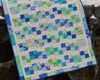 PDF Baby Quilt Pattern using charm squares or jelly roll, layer cake or FQs, Pebbles in the Brook