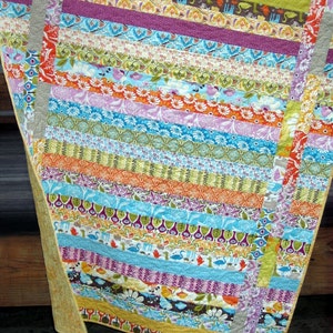 PDF QUILT PATTERN.... Quick and Easy...one Jelly Roll ... Between the Lines image 2