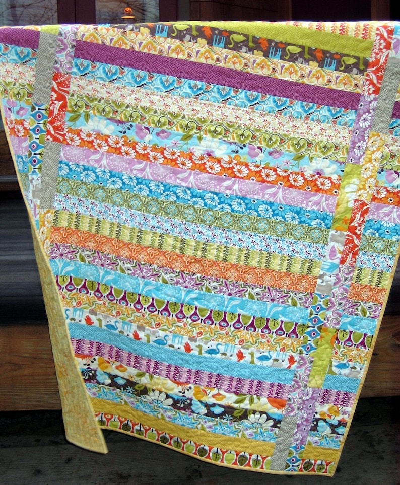 PDF QUILT PATTERN.... Quick and Easy...one Jelly Roll ... Between the Lines image 2