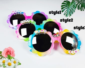 Bunte Sonnenbrille für Kinder mit personalisiertem Namen| Pastell-Sonnenbrille| Gänseblümchen-Sonnenbrille| Baby-Geschenk| Kleinkind-Sonnenbrille|