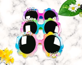 Personalisierte Name Kinder Bunte Sonnenbrille|Pastell Sonnenbrille|Gänseblümchen Sonnenbrille|Baby Geschenk|Kinder Sonnenbrille|Kinder Gastgeschenke