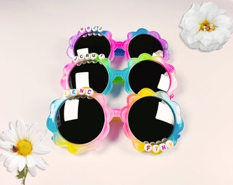 Bunte Sonnenbrille für Kinder mit personalisiertem Namen| Pastell-Sonnenbrille| Gänseblümchen-Sonnenbrille| Baby-Geschenk| Kleinkind-Sonnenbrille|