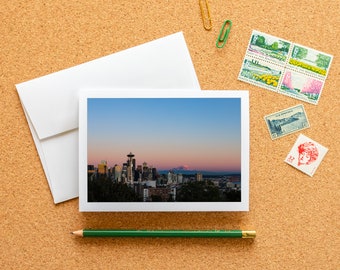 Carte de correspondance vierge - Seattle Skyline et le mont Rainier au coucher du soleil carte photo beaux-arts à encadrer avec enveloppe, 6,25 x 4,5 po (A6), papeterie PNW