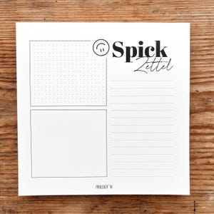 Könnte beinhalten: Ein quadratisches, weißes Notizblatt mit dem Text Spick Zettel und einem Smiley-Symbol. Das Layout umfasst einen oberen Bereich mit Punktraster, ein leeres rechteckiges Feld unten und eine rechte Spalte mit horizontalen Linien.