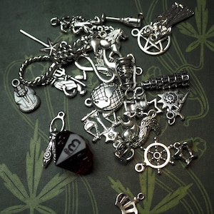 Tarot Deck in der Dose - Casting Charms und Die - Pagan, Wahrsagen, Wicca, Witchcraft, 14-seitiger Würfel, Major und Minor Arcana