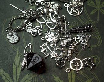 Tarot Deck in a Tin - Casting Charms and Die - Pagan, Divination, Wicca, Witchcraft, 14 sided Die, Major and Minor Arcana