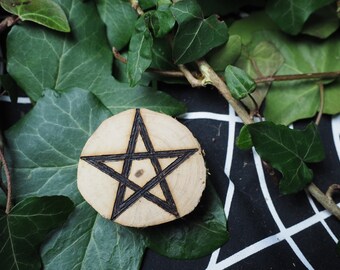 English Ivy Wood Pentagram Altar piece - Wicca, Witchcraft, Pagan, Pentacle, Ritual, Magic, Handcrafted, Pyrography