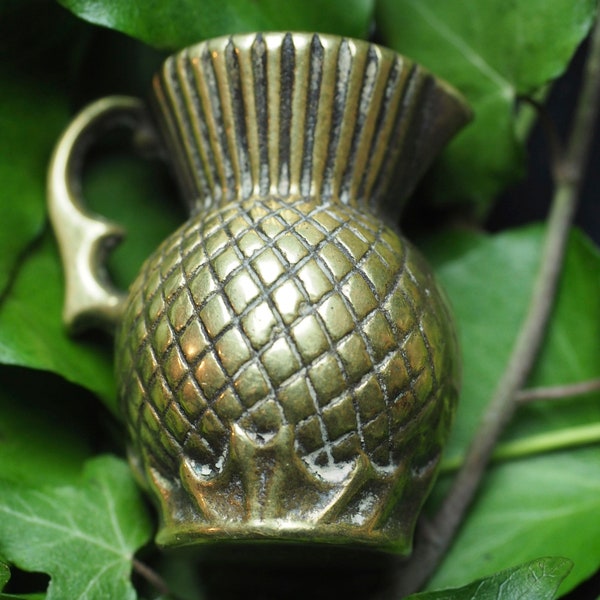 Lanzador de cardo de latón vintage o antiguo - Escocia - Reciclado, Brujería, Bruja, Wicca, Pagano, jarra