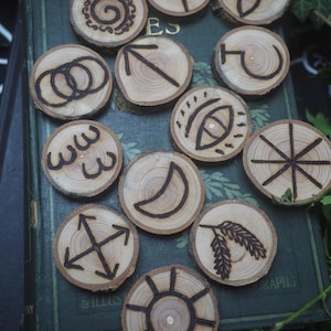English Ash Wood Witches Runes - with Bag & Information sheet - Witchcraft, Divination