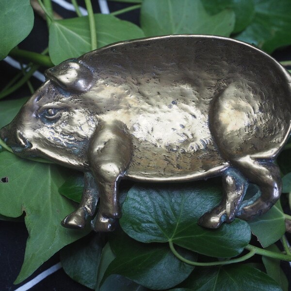 Plato de ofrenda de jabalí - Para Freya - Tazón de latón vintage o antiguo para un altar pagano o wiccano, brujería, magia