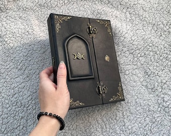 Personalisiertes Lederbuch der Schatten: Magic Door Grimoire, Witchcraft Journal