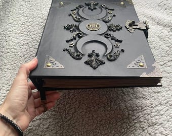 Carpeta de cuero Luna Negra A4 Grimorio / Libro de brujería recargable / Símbolo de la Triple Luna