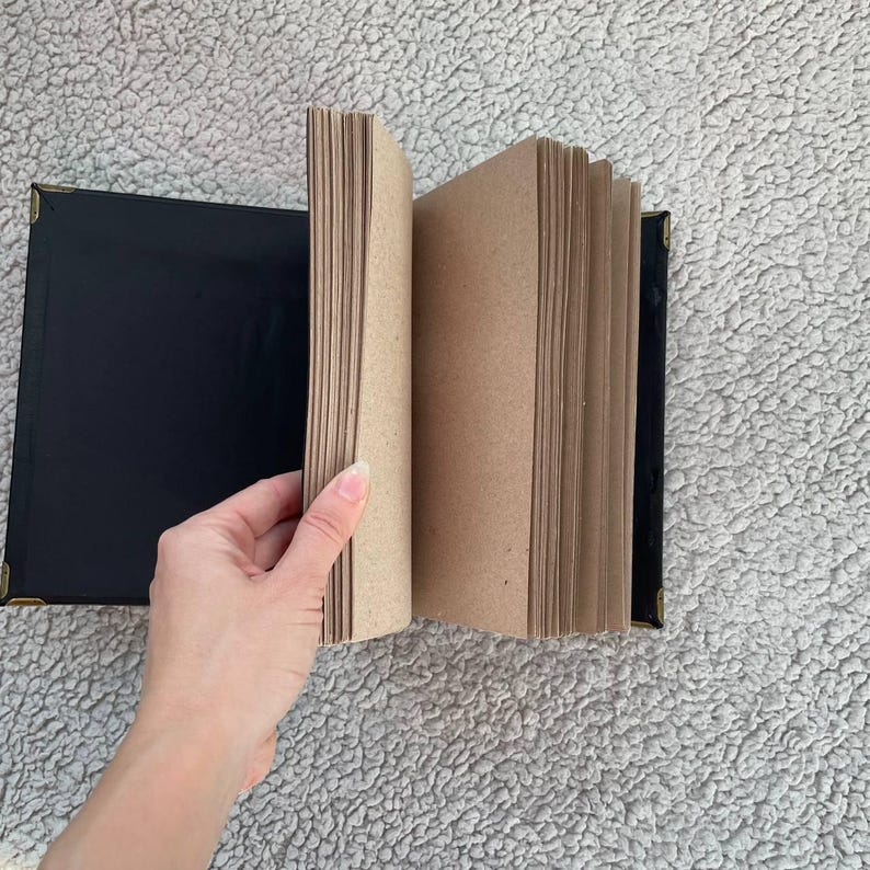 Övernaturlig pentagramgrimoire – Svart läderbok med skuggor | Occult Witch Journal bild 12