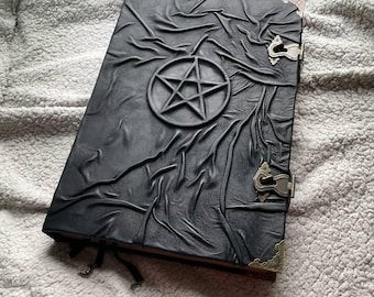 Jätte A3 Pentagram Grimoire Svart Häxkonstbok i Äkta Läder, Gotisk Ockult Tome