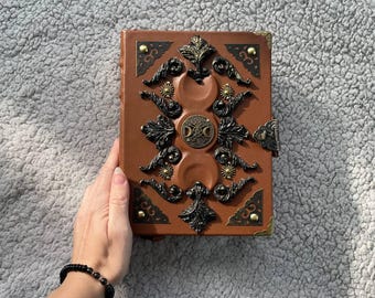 Grimorio de cuero lunar: Diario de bruja gótica, grimorio esotérico, símbolo sagrado femenino, libro hecho a mano
