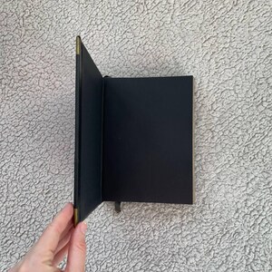 Övernaturlig pentagramgrimoire – Svart läderbok med skuggor | Occult Witch Journal bild 14