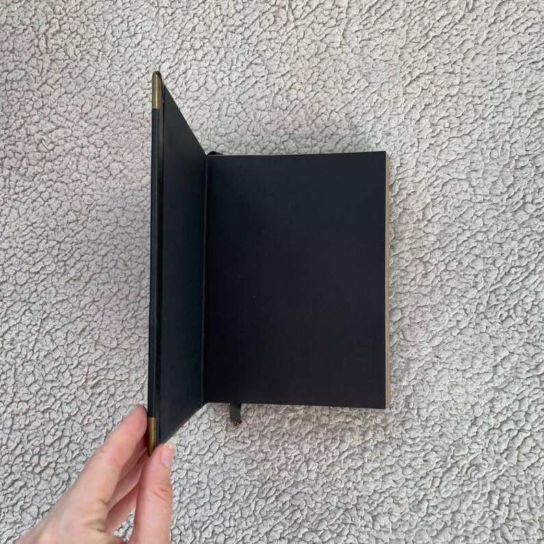 Övernaturlig pentagramgrimoire – Svart läderbok med skuggor | Occult Witch Journal bild 14