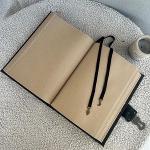 Grimoire med allseende öga | Svart läderbok med skuggor, ockult dagbok, frimurarbok bild 10