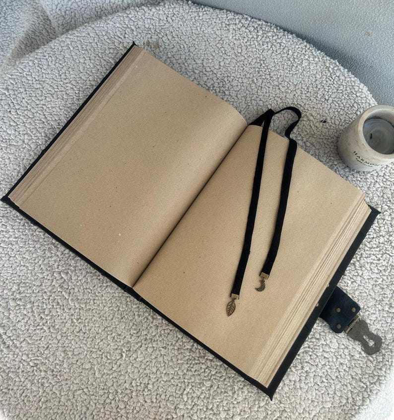 Grimoire med allseende öga | Svart läderbok med skuggor, ockult dagbok, frimurarbok bild 10