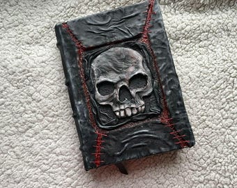 Grimoire for Dark Rituals – Handgemaakt occult horrorboek met schedel | Halloween-cadeau