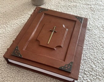 King Arthur Sword Grimoire, middeleeuws leren dagboek, camelot spreukenboek, Arthurian Book of Shadows