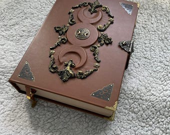 Grimorio de la Triple Luna / Libro de las Sombras de Cuero / Diario Wicca / Regalo Ocultista Hecho a Mano