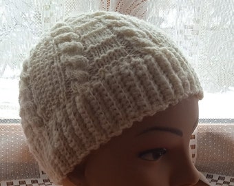 Bonnet 100% laine vierge, filé et tricoté main. Teinture sur demande.