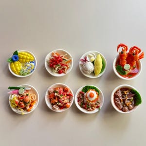 Miniatur Thai Food 3er Set | Handmade Polymer Clay | Wählen Sie Ihr Lieblingsgeschirr | Tom Yum, Pad Thai, Som Tum Basil Stir-Bry Kostenloser Versand