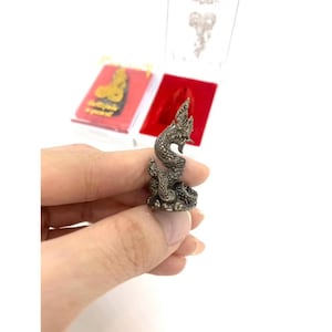 Phaya Nak Bronzestatue, Naga Auge, Naga Reichtum Amulett und goldener Naga Talisman erhöhen Glück und Reichtum, thailändisches Amulett der Provinz Udonthani