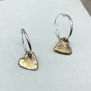 Regalo del octavo aniversario para ella - Pendientes de corazón de bronce - Pendientes de regalo del octavo aniversario de boda - Pendientes de aro de plata esterlina - Ecológico