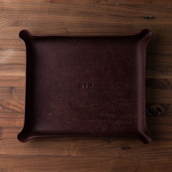 Monogrammed Leather Catchall (groomsmen gifts, personalized valet tray, custom leather tray, 3rd anniversary gift for him, monogrammed gift)